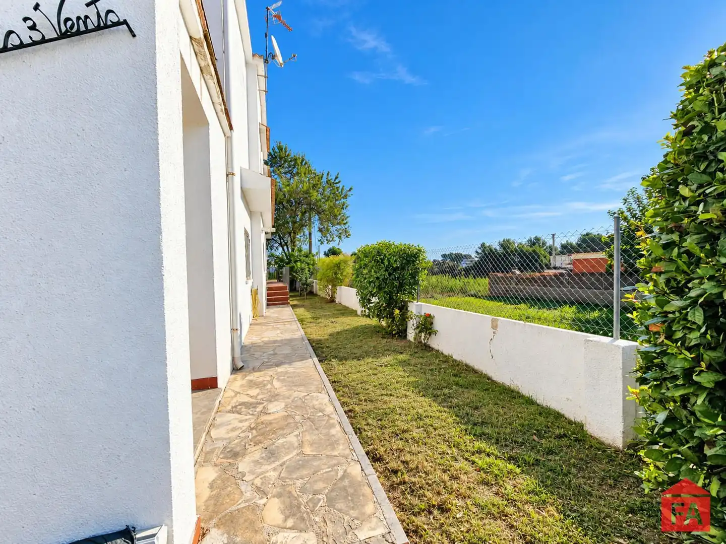 Exterior view of Detached homes for sale in Albinyana  with Terrace, Balcony and Alarm