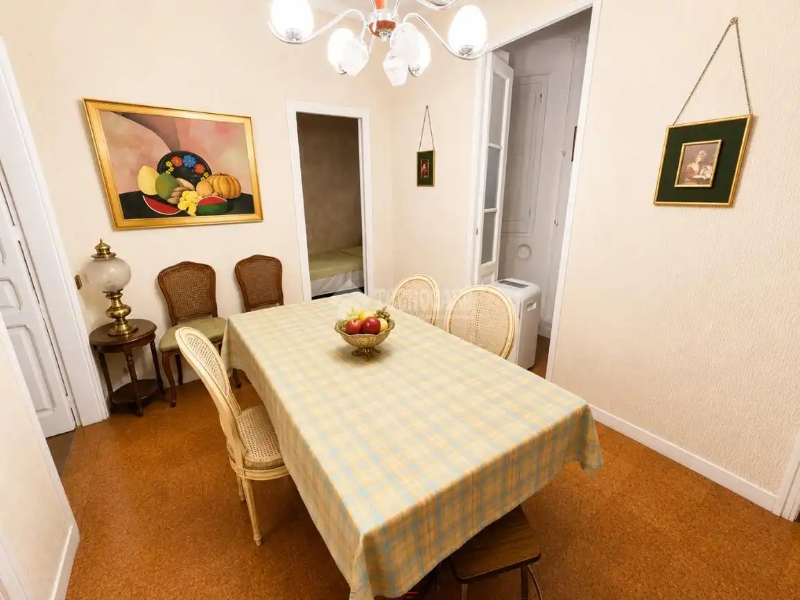 Comedor de Piso en venta en Barcelona con Calefacción y Terraza