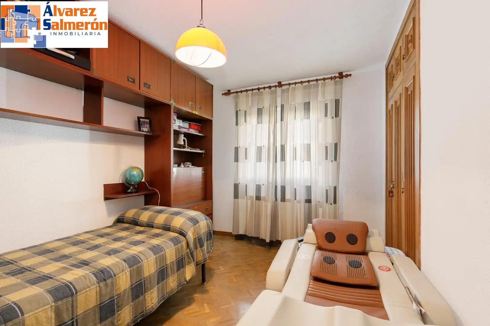 Dormitori de Casa o xalet en venda en Granada