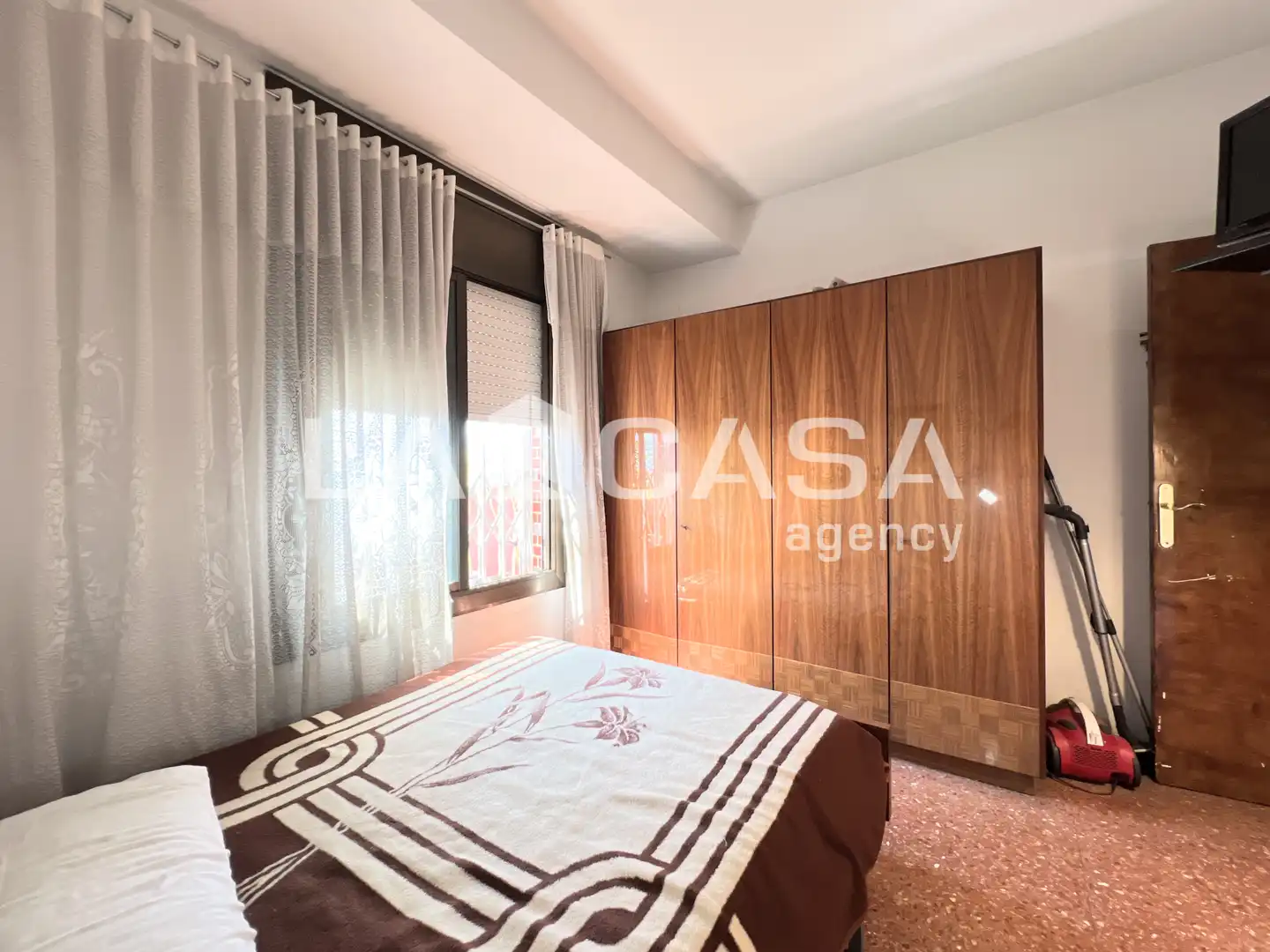 Schlafzimmer von Dachboden zum Verkauf in Badalona mit Balkon