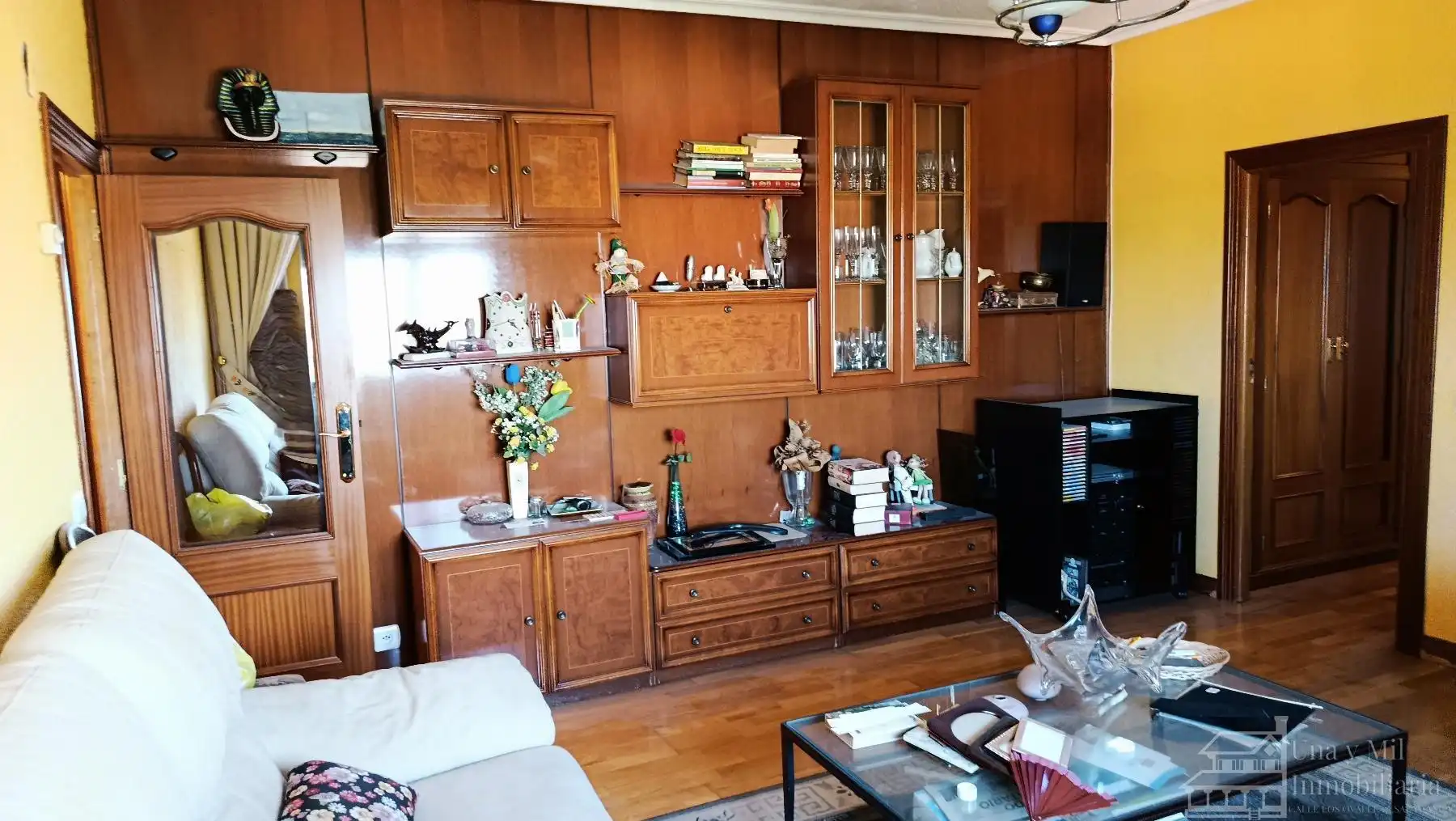 Sala d'estar de Pis en venda en Salamanca amb Calefacció, Parquet i Moblat