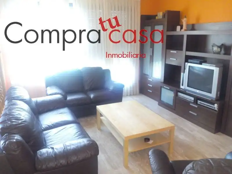 Sala d'estar de Casa o xalet en venda en Palazuelos de Eresma amb Calefacció, Jardí privat i Parquet