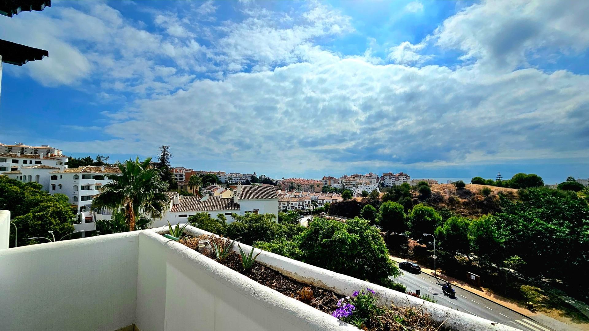 Vista exterior de Ático en venta en Benalmádena con Aire acondicionado, Terraza y Piscina comunitaria