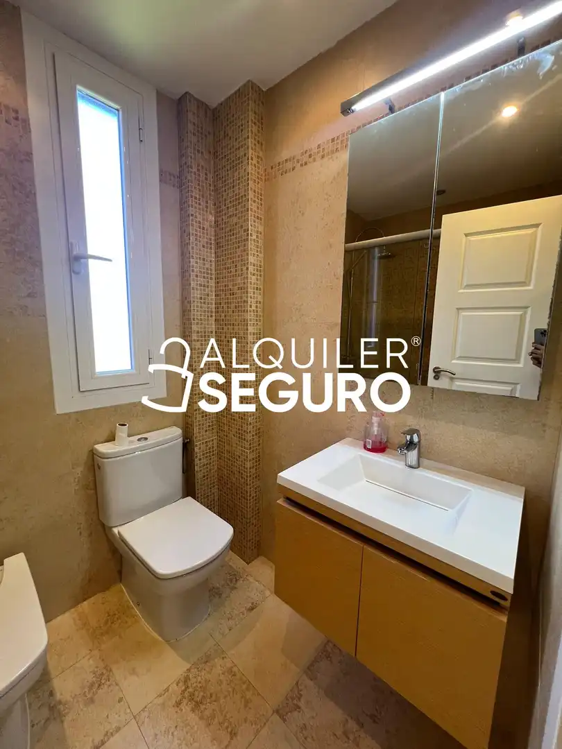 Bathroom of Flat for rent in Tres Cantos  with Air Conditioner and Heating