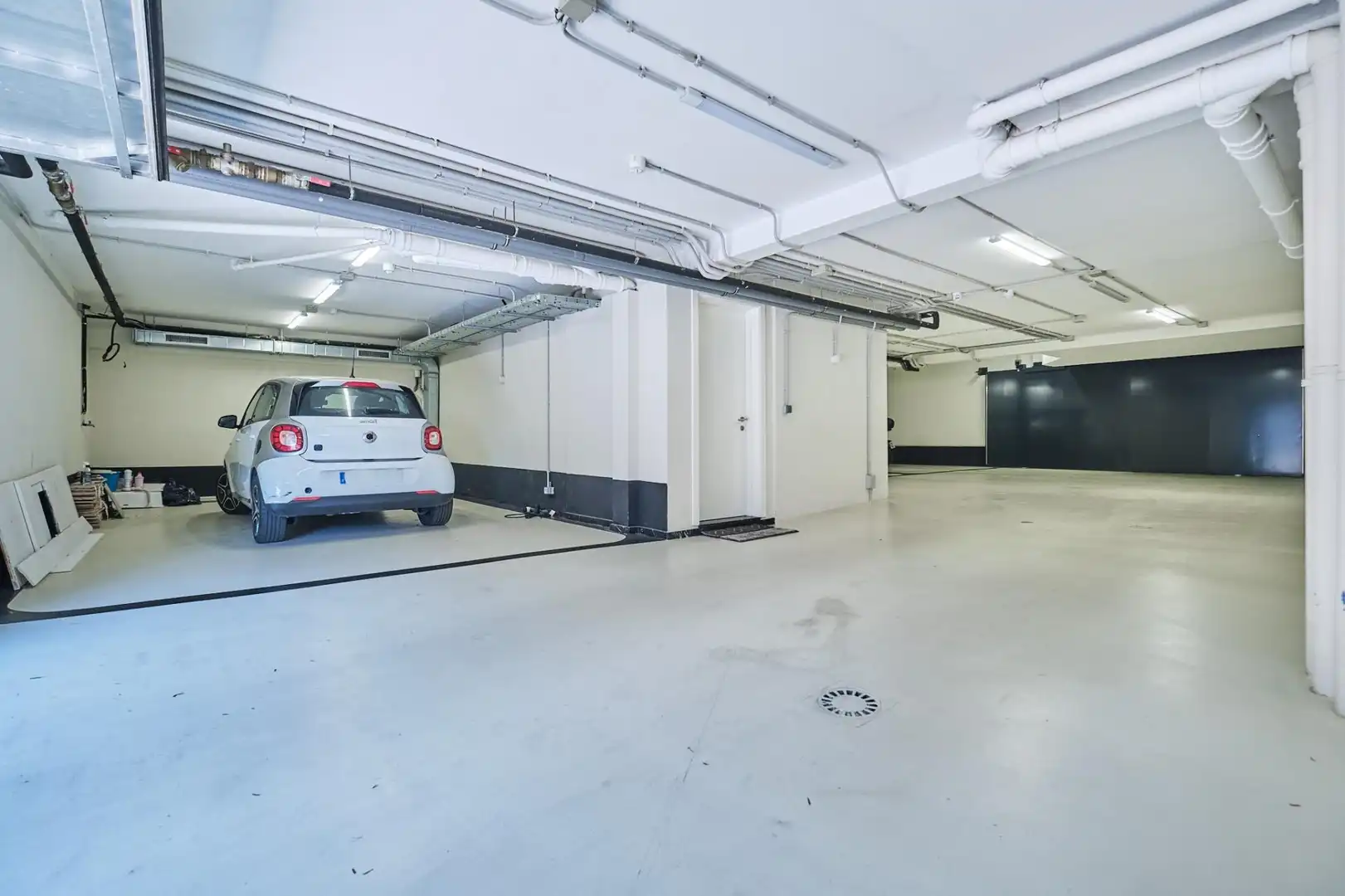 Parking de Casa o chalet en venta en Barcelona con Piscina comunitaria