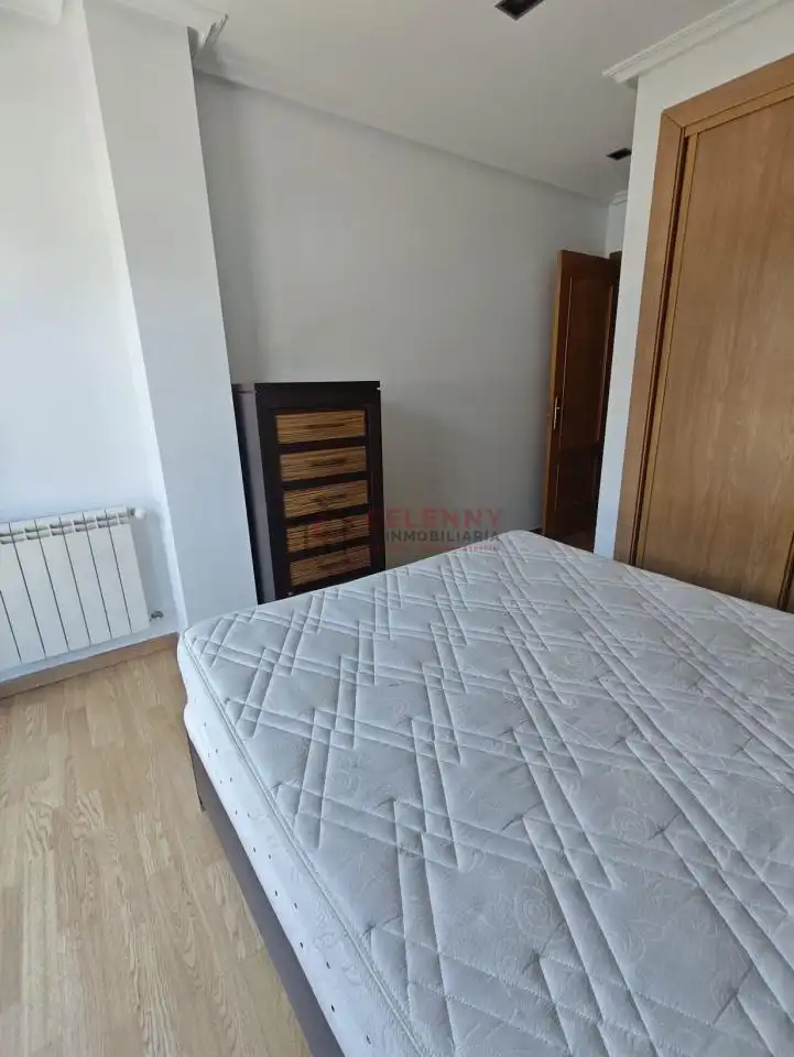 Habitación de Piso de alquiler en Ourense Capital  con Calefacción, Parquet y Trastero