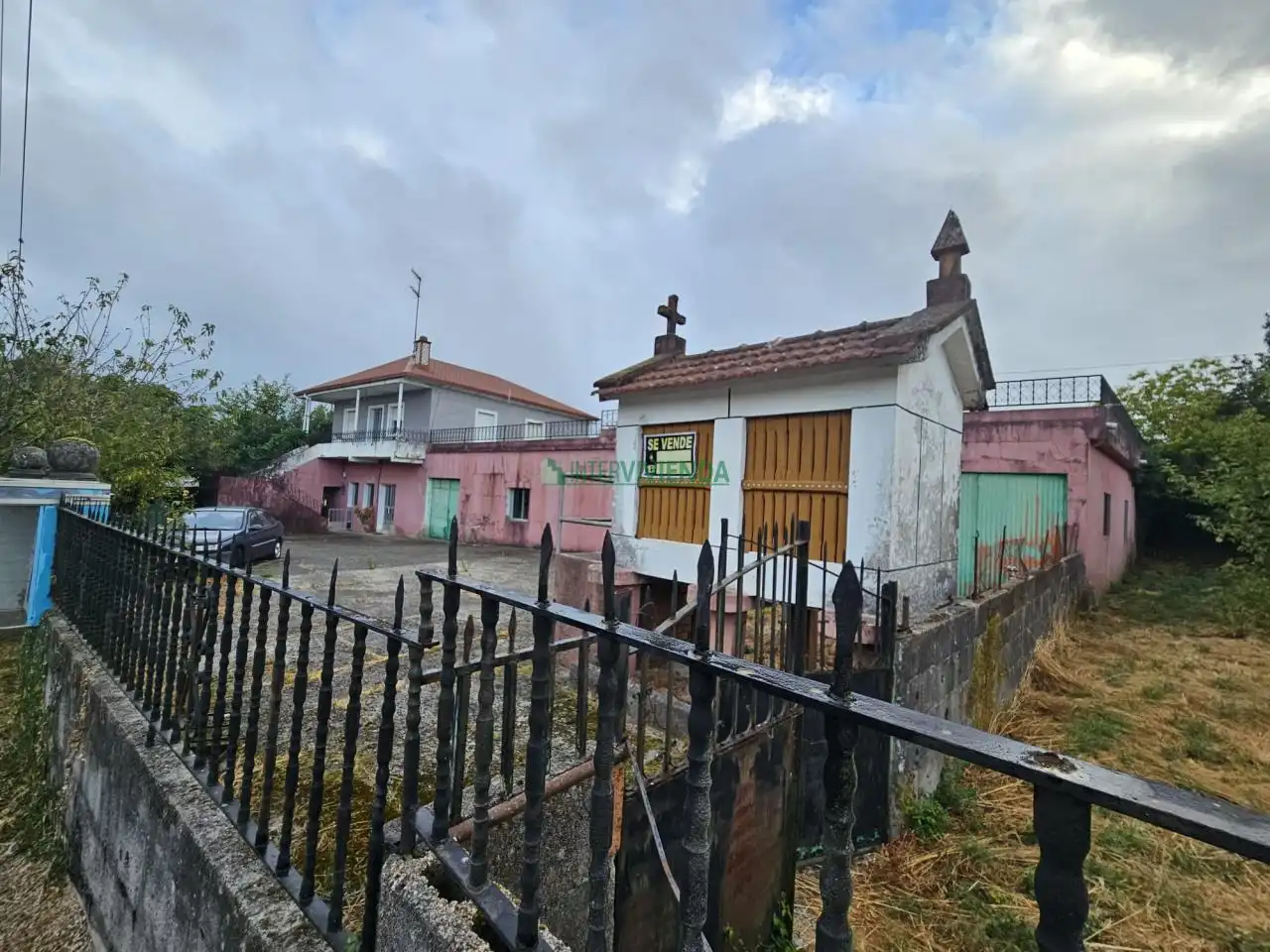 Vista exterior de Casa o xalet en venda en Covelo amb Calefacció, Jardí privat i Terrassa