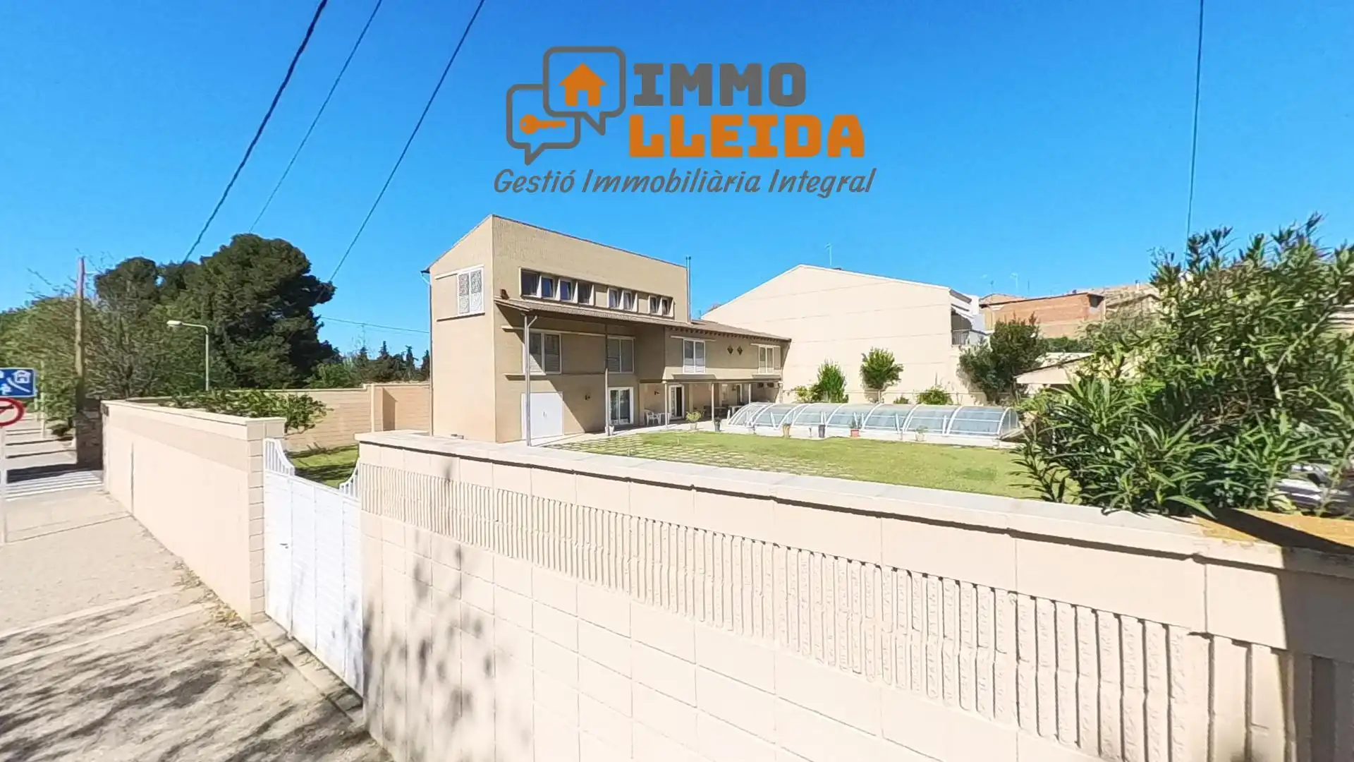 Vista exterior de Casa o xalet en venda en Tàrrega amb Calefacció, Terrassa i Moblat