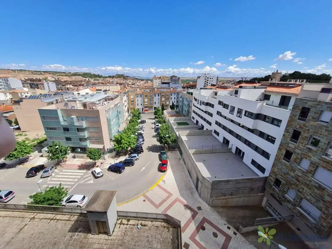Vista exterior de Ático en venta en Tudela con Calefacción, Terraza y Balcón