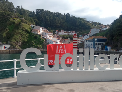 Vista exterior de Finca rústica en venda en Cudillero amb Jardí privat