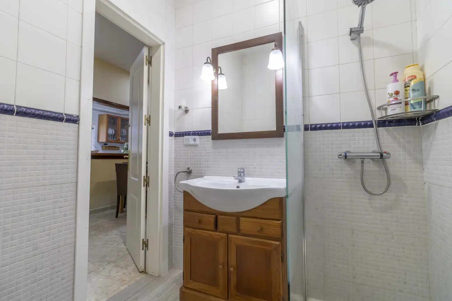 Bathroom of Houses for sale in Carmona  with Air Conditioner, Private garden and Swimming Pool