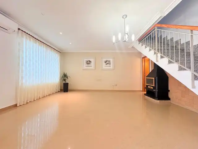 Wohnzimmer von Einfamilien-Reihenhaus zur Miete in Benaguasil mit Klimaanlage, Terrasse und Ofen