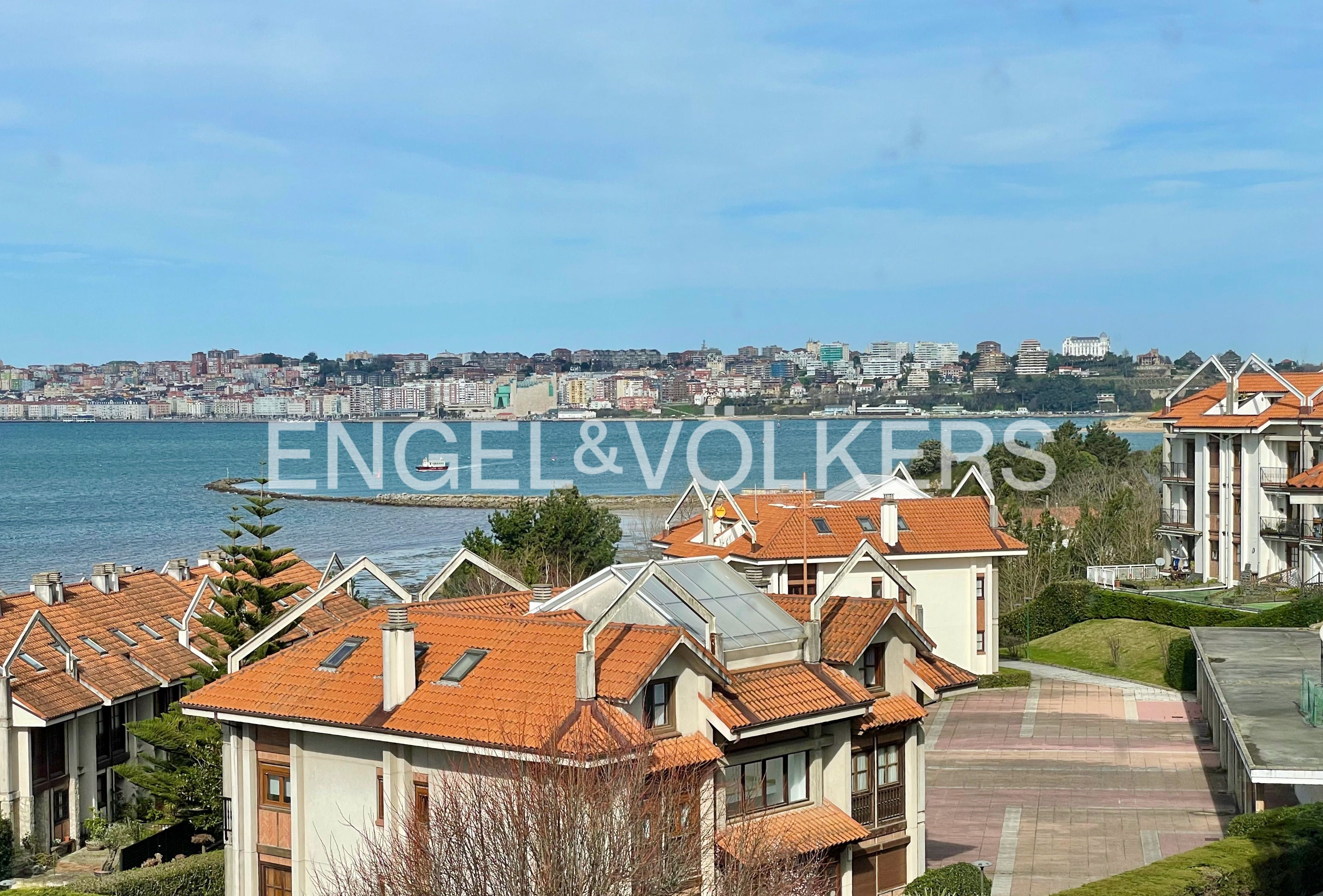 Vista exterior de Piso en venta en Marina de Cudeyo con Calefacción