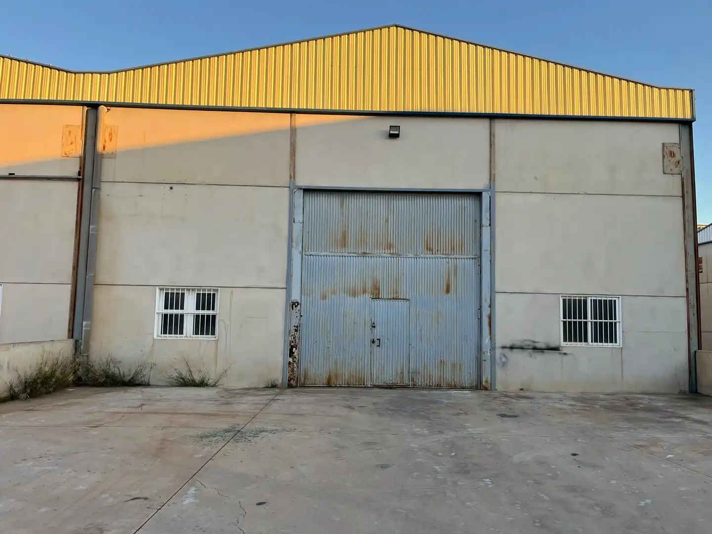 Vista exterior de Nave industrial en venta en Fines