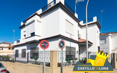 Vista exterior de Casa o xalet en venda en Rota amb Aire condicionat i Terrassa