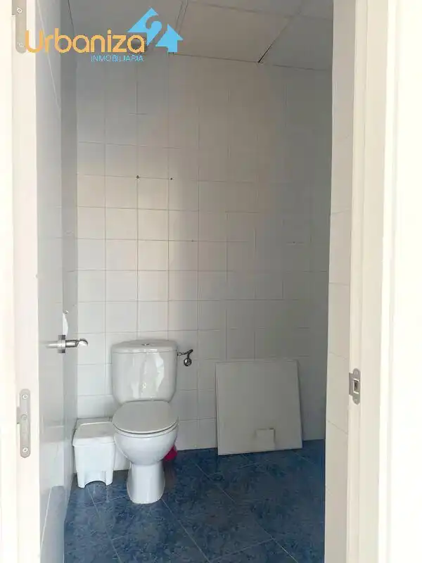 Baño de Local en venta en Badajoz con Aire acondicionado