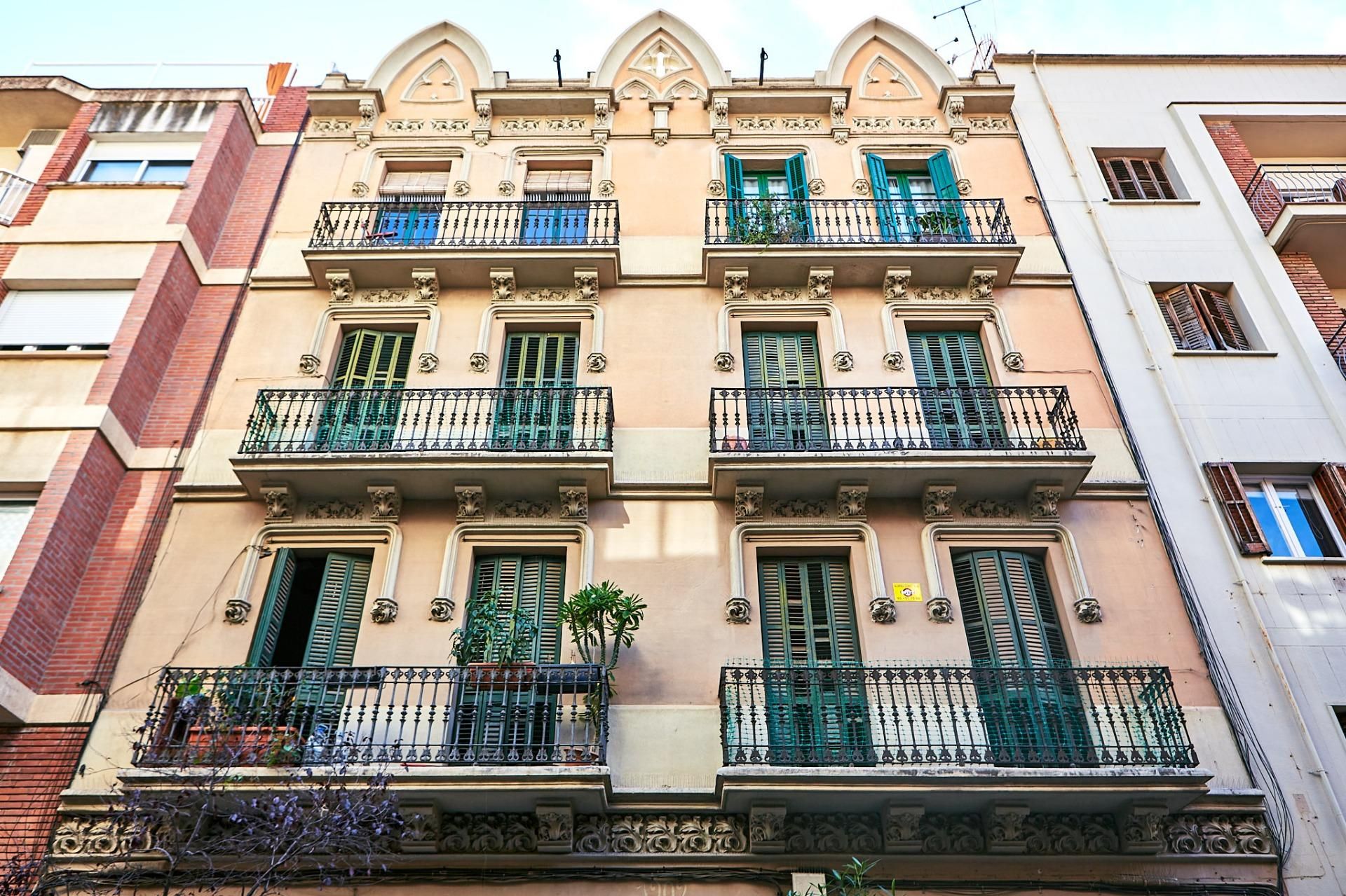 Exterior view of Planta baja for sale in  Barcelona Capital