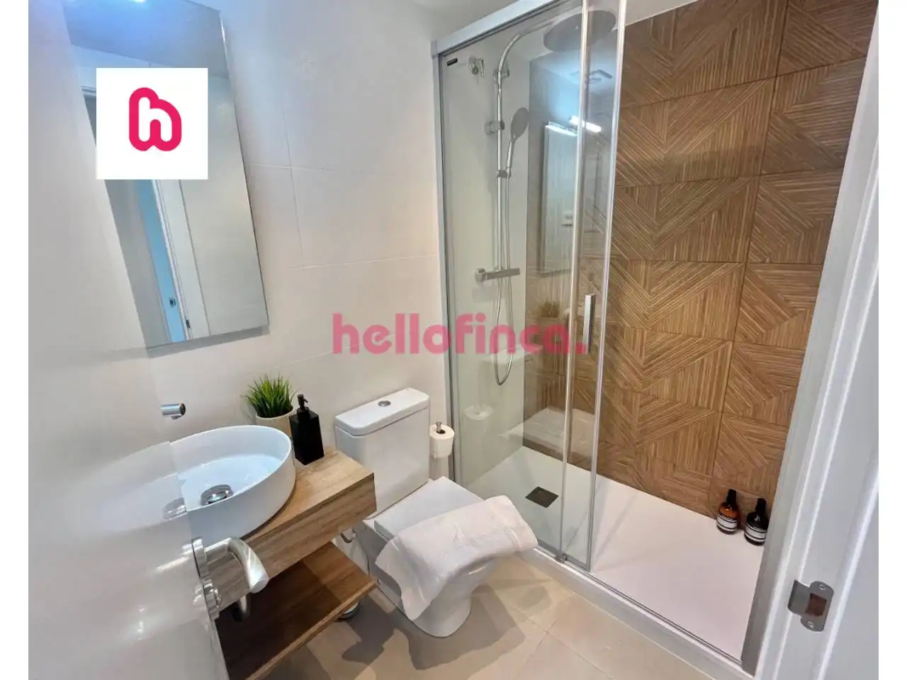 Baño de Ático en venta en Sant Adrià de Besòs con Aire acondicionado, Calefacción y Parquet