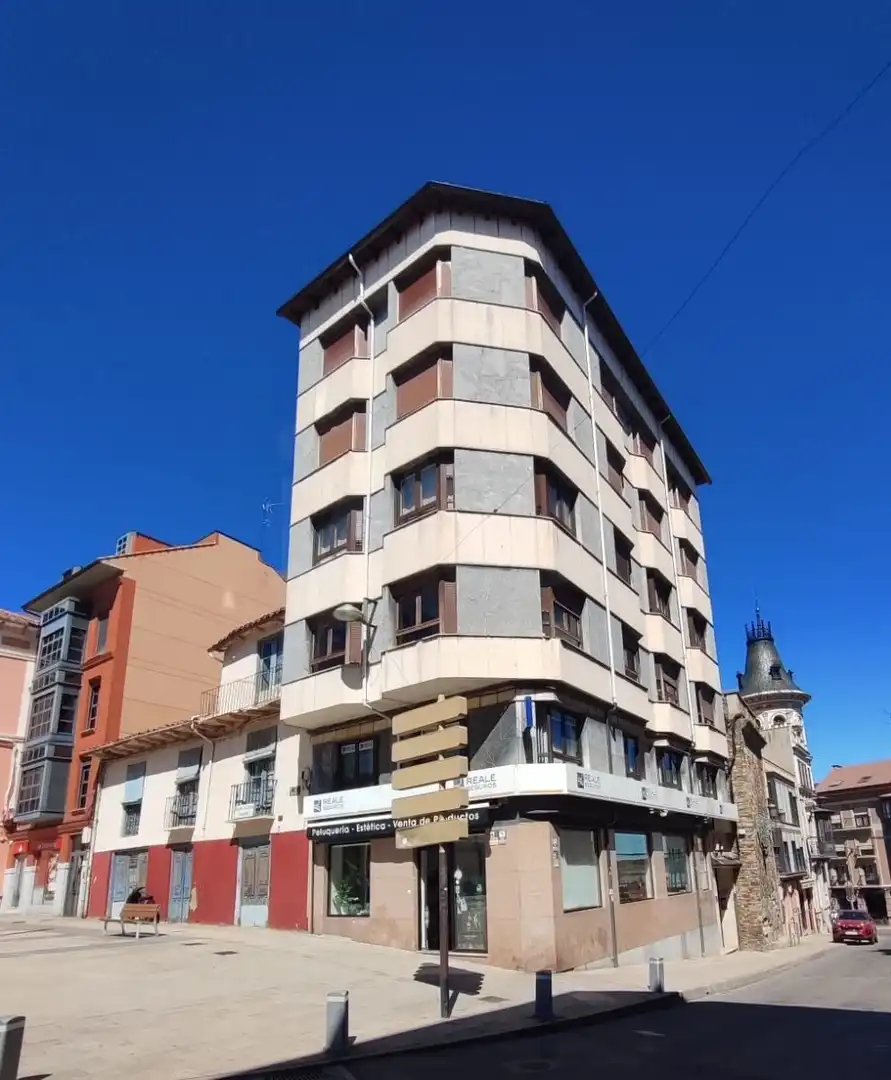 Vista exterior de Àtic en venda en Astorga