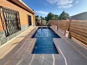 Casa con piscina en venta en Vespella de Gaià