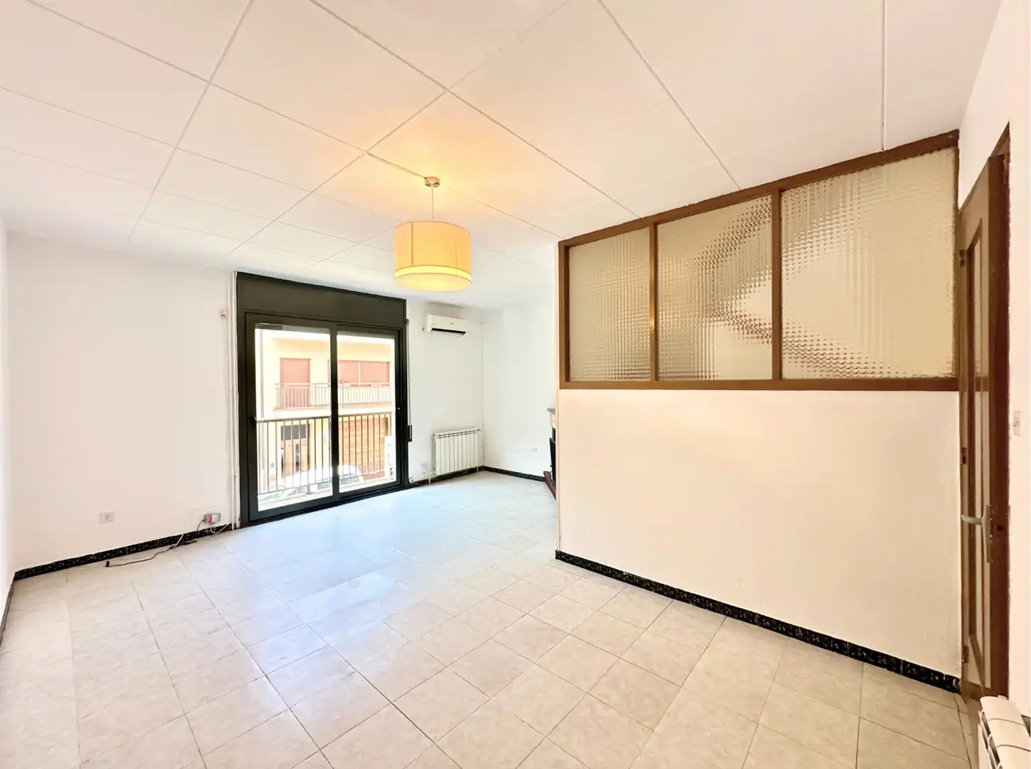 Vista exterior de Casa adosada en venta en Manlleu con Aire acondicionado, Jardín privado y Terraza
