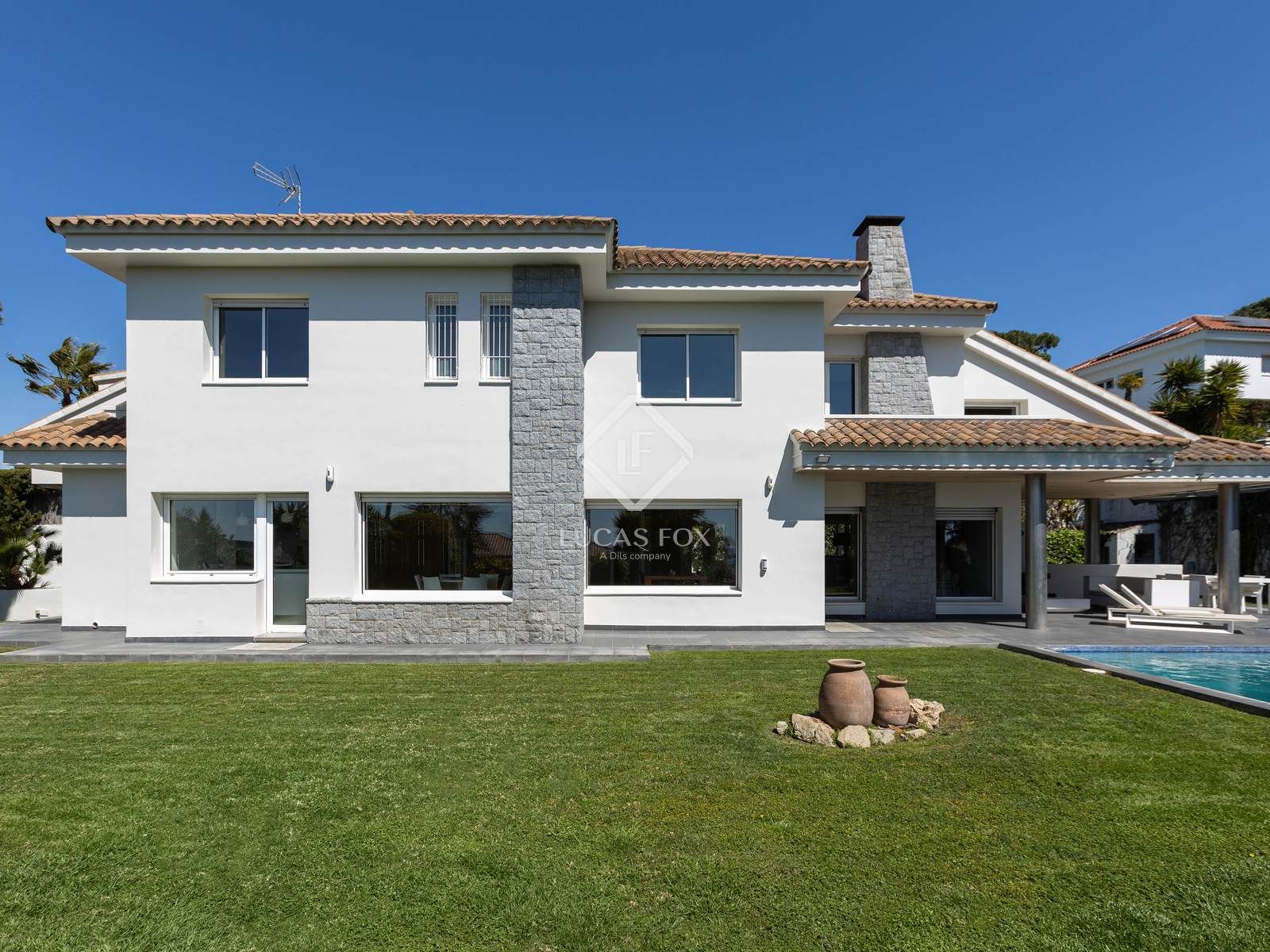 Vista exterior de Casa o xalet en venda en Alella amb Aire condicionat, Calefacció i Jardí privat