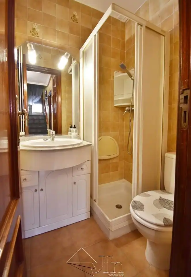 Badezimmer von Einfamilien-Reihenhaus zum Verkauf in Íscar mit Heizung und Balkon