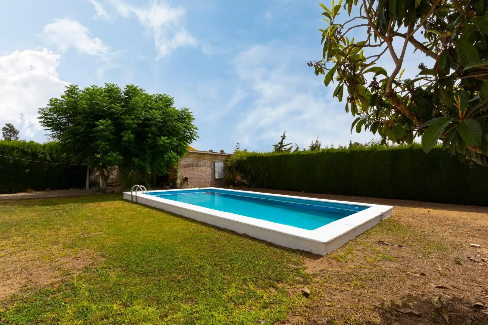 Piscina de Casa o xalet en venda en Sanlúcar la Mayor amb Jardí privat, Traster i Piscina