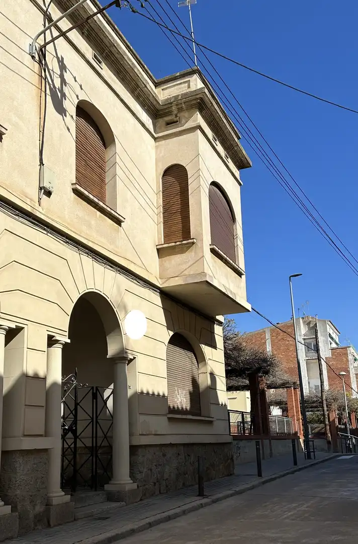 Außenansicht von Einfamilien-Reihenhaus zum Verkauf in El Masnou mit Heizung, Privatgarten und Terrasse