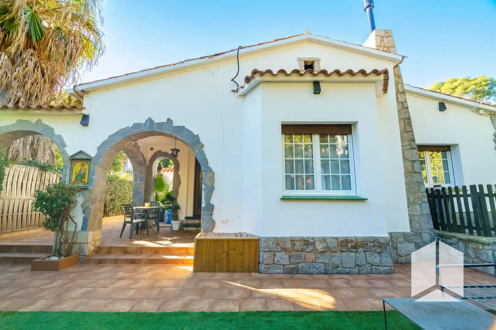 Vista exterior de Casa o xalet en venda en Castelldefels amb Terrassa