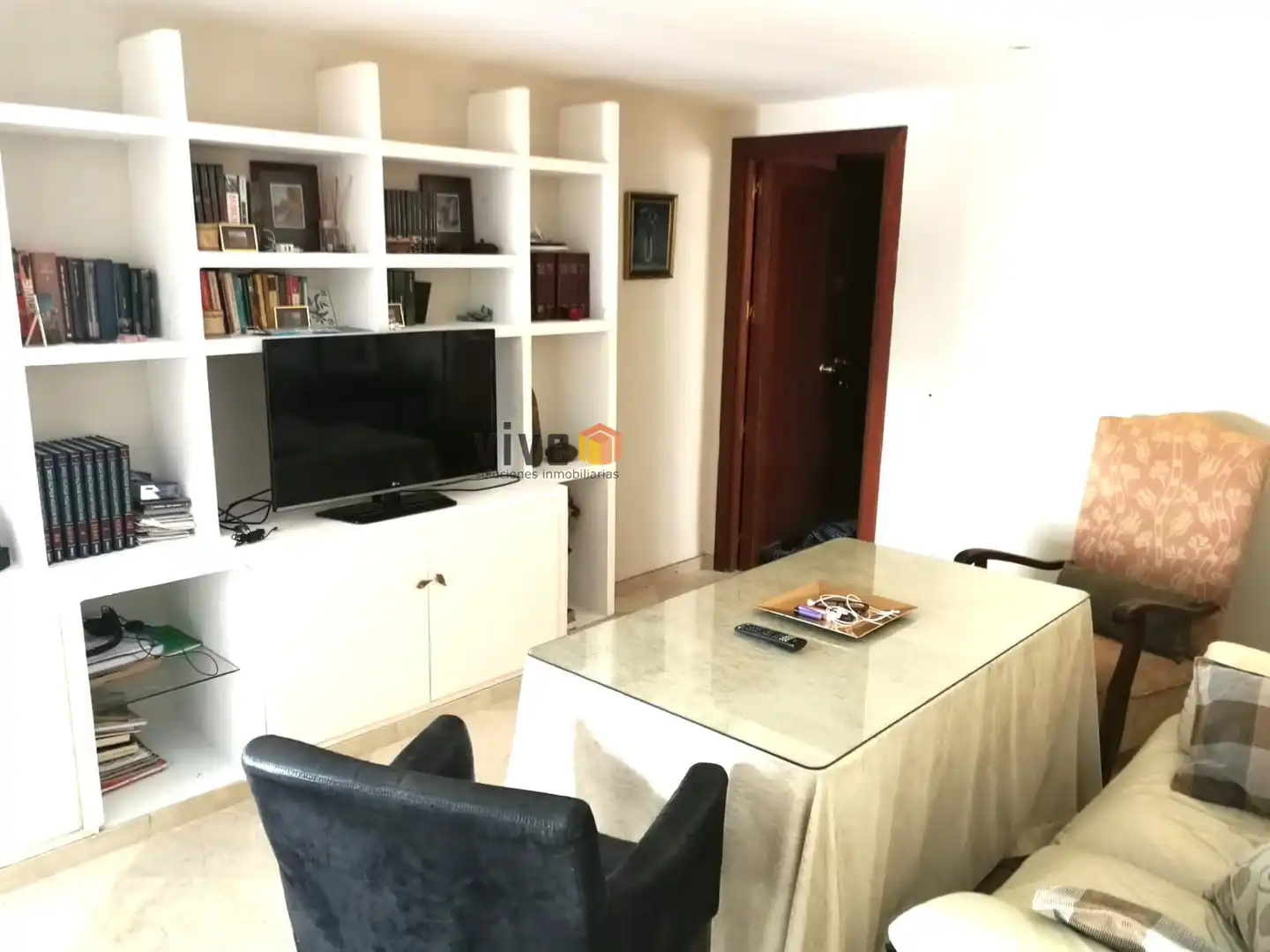 Living room of Flat for sale in Sevilla  with Air Conditioner, Heating and Furnished