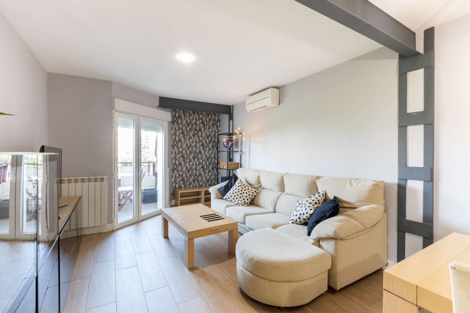 Living room of Apartment to share in  Madrid Capital  with Air Conditioner and Terrace