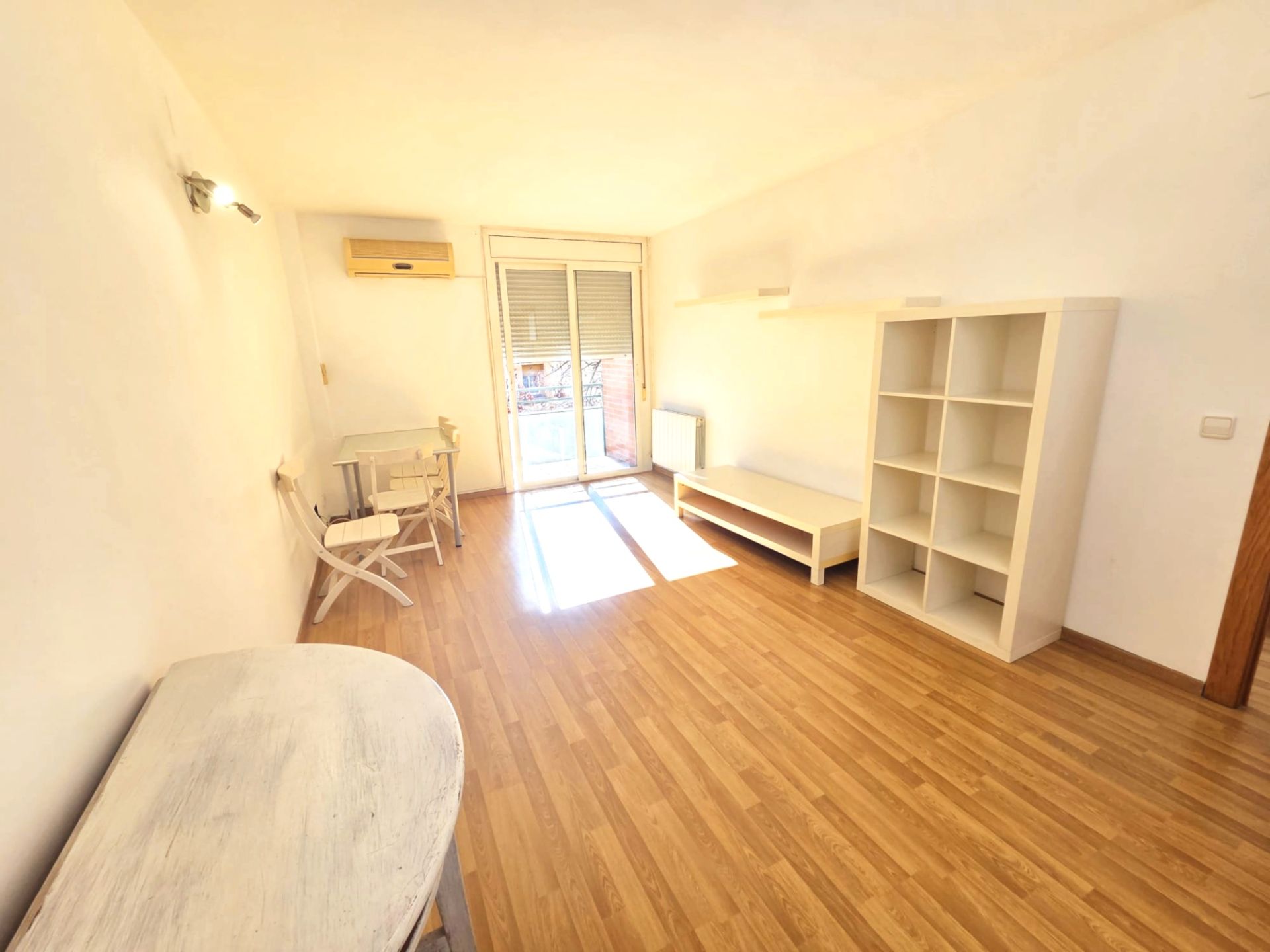 Dormitori de Pis en venda en Cerdanyola del Vallès amb Aire condicionat, Calefacció i Balcó