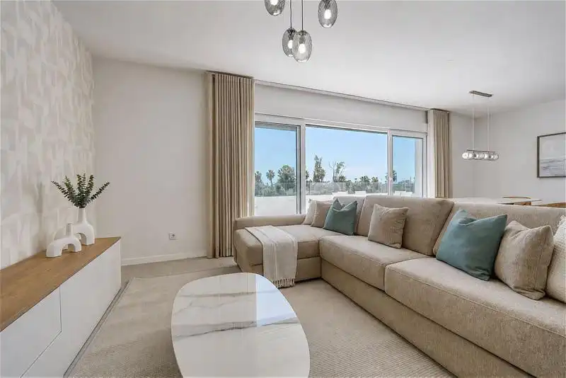 Sala de estar de Apartamento de alquiler en Estepona con Aire acondicionado, Calefacción y Terraza