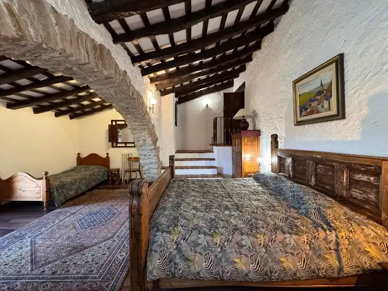 Habitación de Finca rústica en venta en Ullastret con Aire acondicionado, Calefacción y Jardín privado