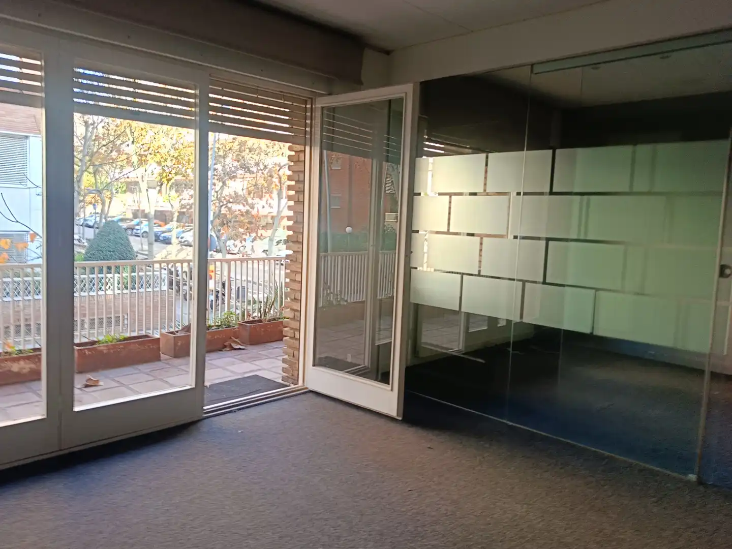 Büro zur Miete in Barcelona mit Klimaanlage, Heizung und Terrasse