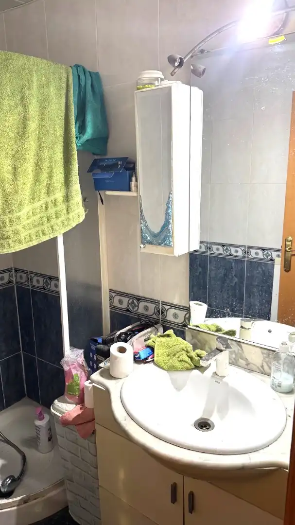 Baño de Piso en venta en Cornellà de Llobregat con Aire acondicionado y Horno