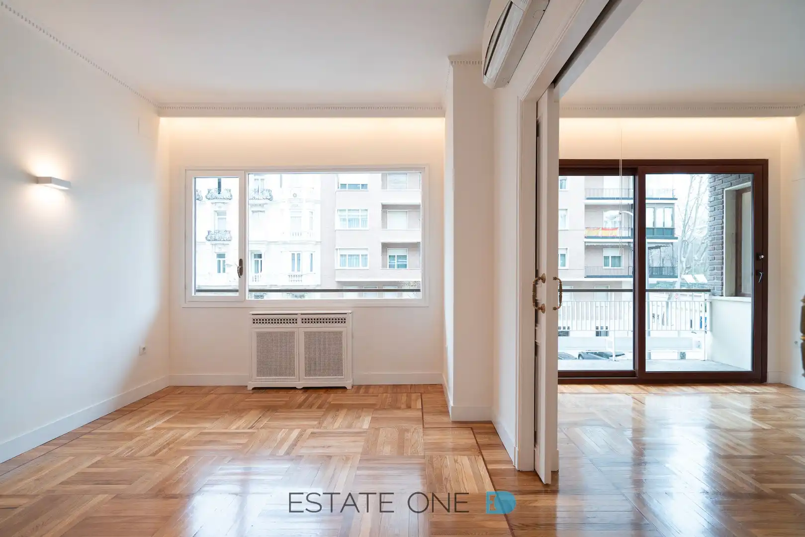 Living room of Flat for rent in Madrid  with Air Conditioner, Heating and Parquet flooring