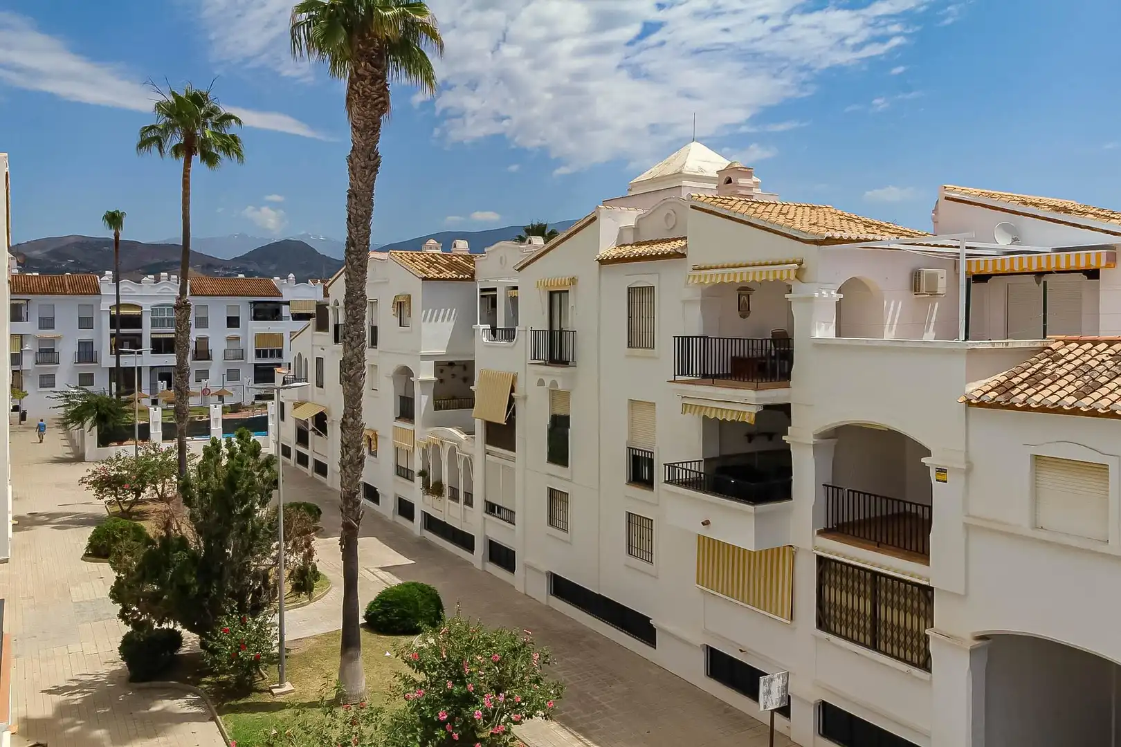 Vista exterior de Piso en venta en Motril con Terraza y Piscina comunitaria