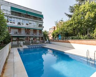 Swimming pool of Apartment to rent in  Madrid Capital  with Air Conditioner, Heating and Private garden