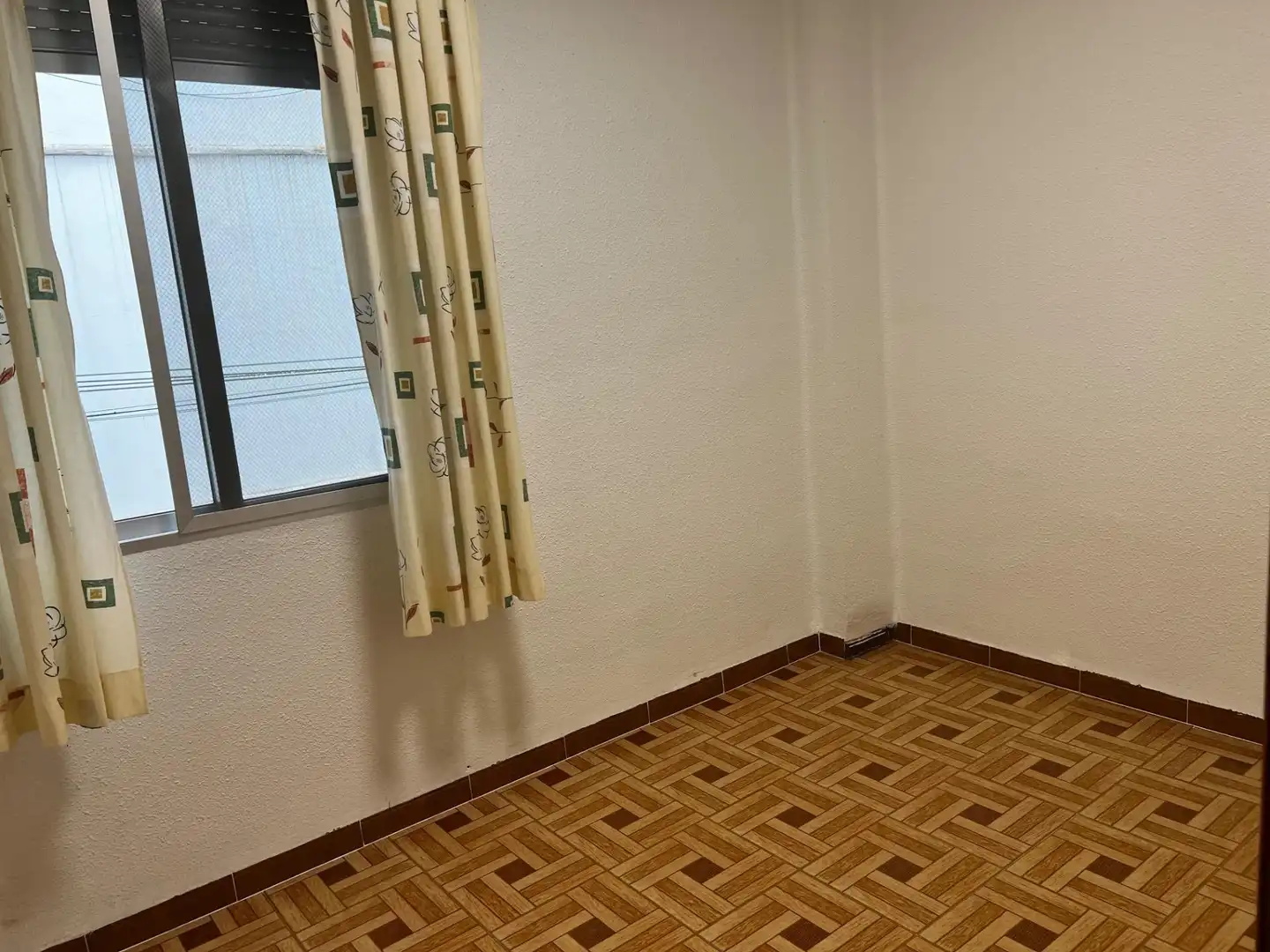 Bedroom of Flat for sale in Valencia  with Air Conditioner and Alarm