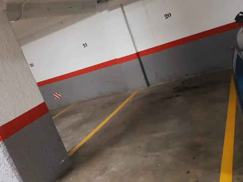 Einzelparkplatz zum Verkauf in Miguel Adlert Noguerol 24