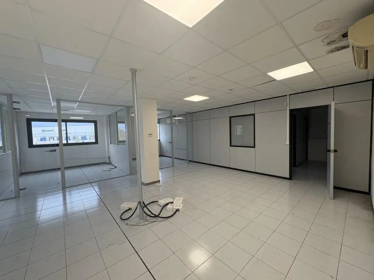 Nave industrial de alquiler en El Prat de Llobregat con Calefacción y Alarma