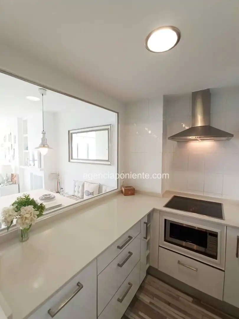 Cocina de Apartamento de alquiler en Finestrat con Aire acondicionado, Terraza y Amueblado