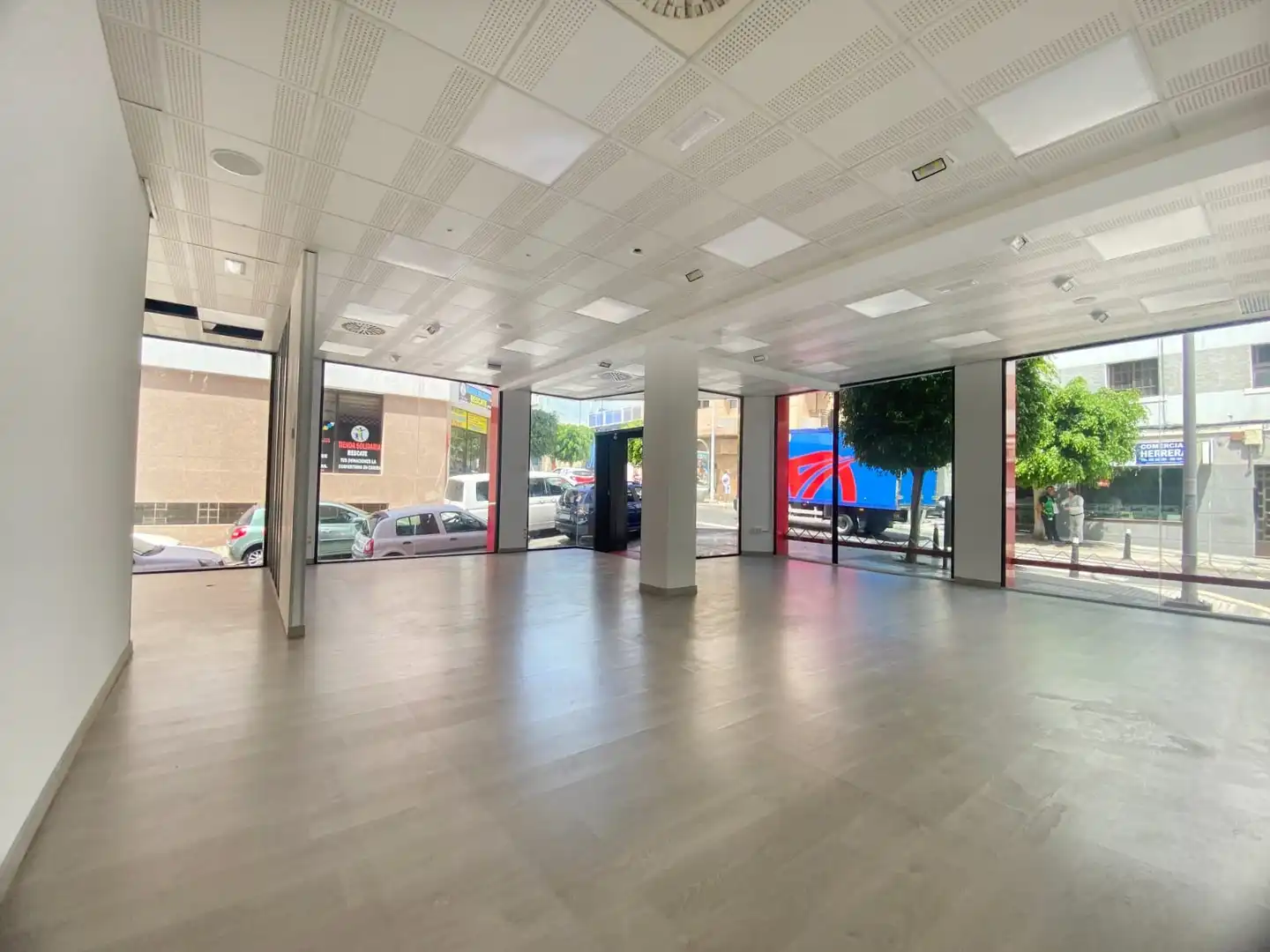 Local comercial en alquiler en Calle Don Pedro Infinito 153