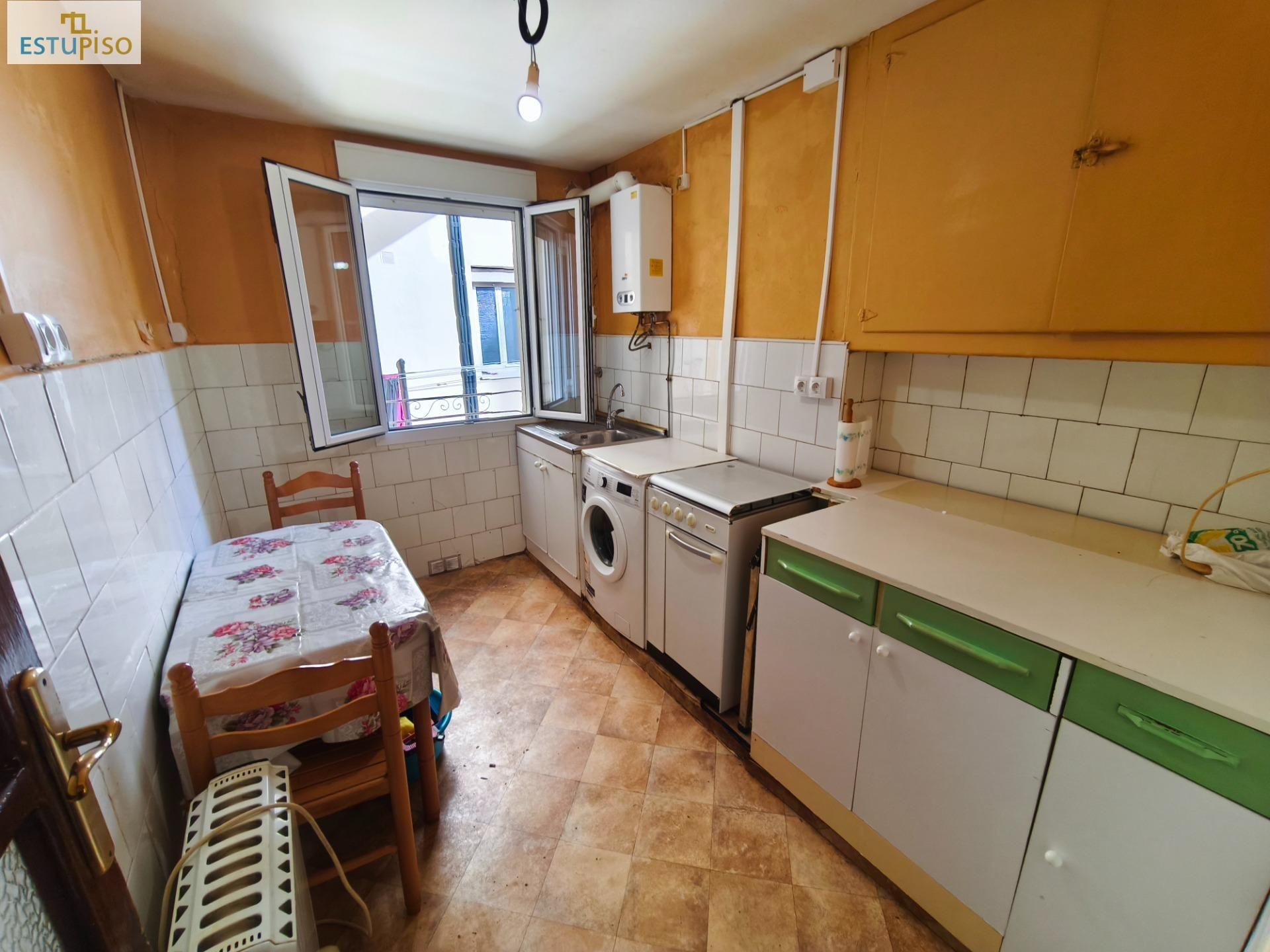 Kitchen of Flat for sale in Vitoria - Gasteiz  with Heating, Parquet flooring and Storage room