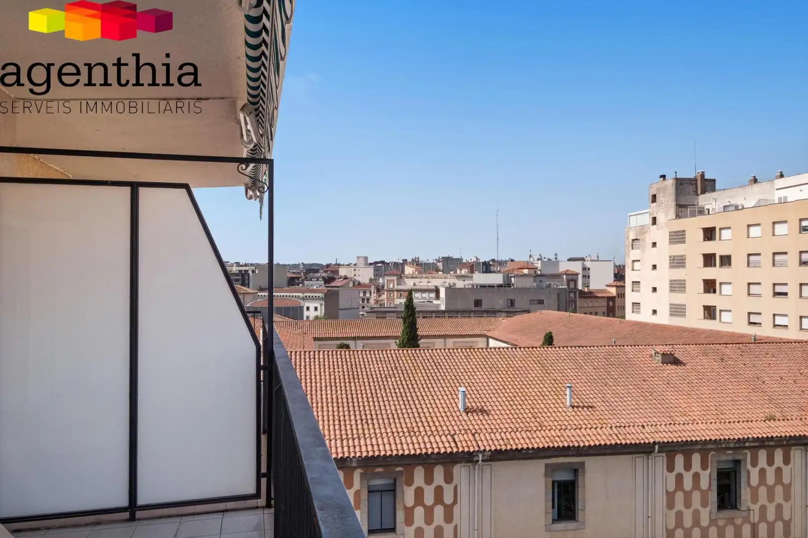 Bedroom of Flat for sale in Girona  with Air Conditioner, Heating and Terrace