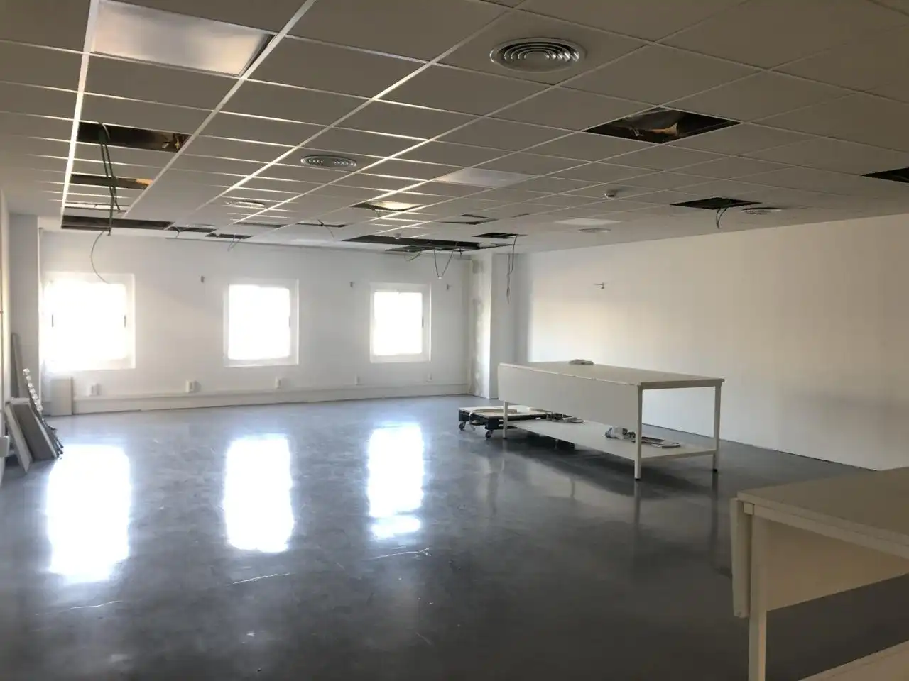 Nave industrial de alquiler en Barcelona con Calefacción y Alarma