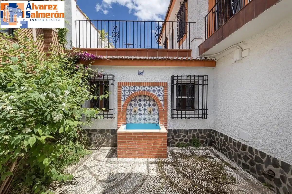 Vista exterior de Casa o chalet en venta en Huétor Vega con Aire acondicionado, Calefacción y Jardín privado