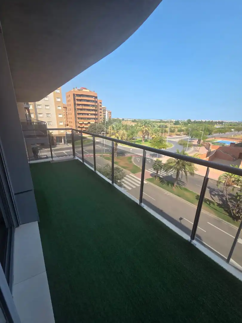 Piso con terraza en venta en Parque Sensal